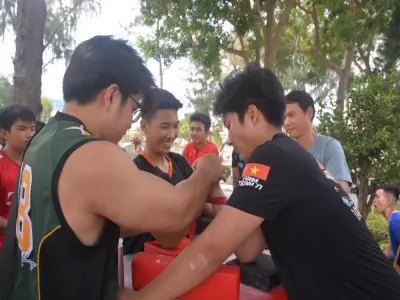 Vật tay - Luật thi đấu quốc tế chuẩn nhất bạn cần biết