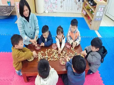 Gắp cua bỏ giỏ - Trò chơi vui nhộn rèn luyện khéo tay