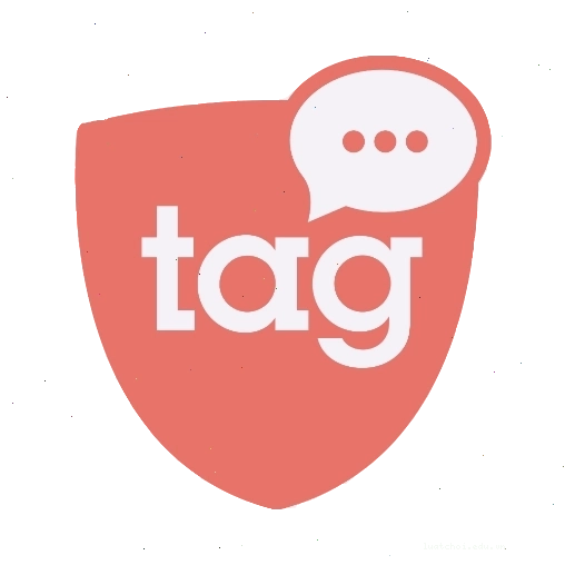 Giao diện game pha chế rượu với nhiều loại chai rượu và ly cocktail
