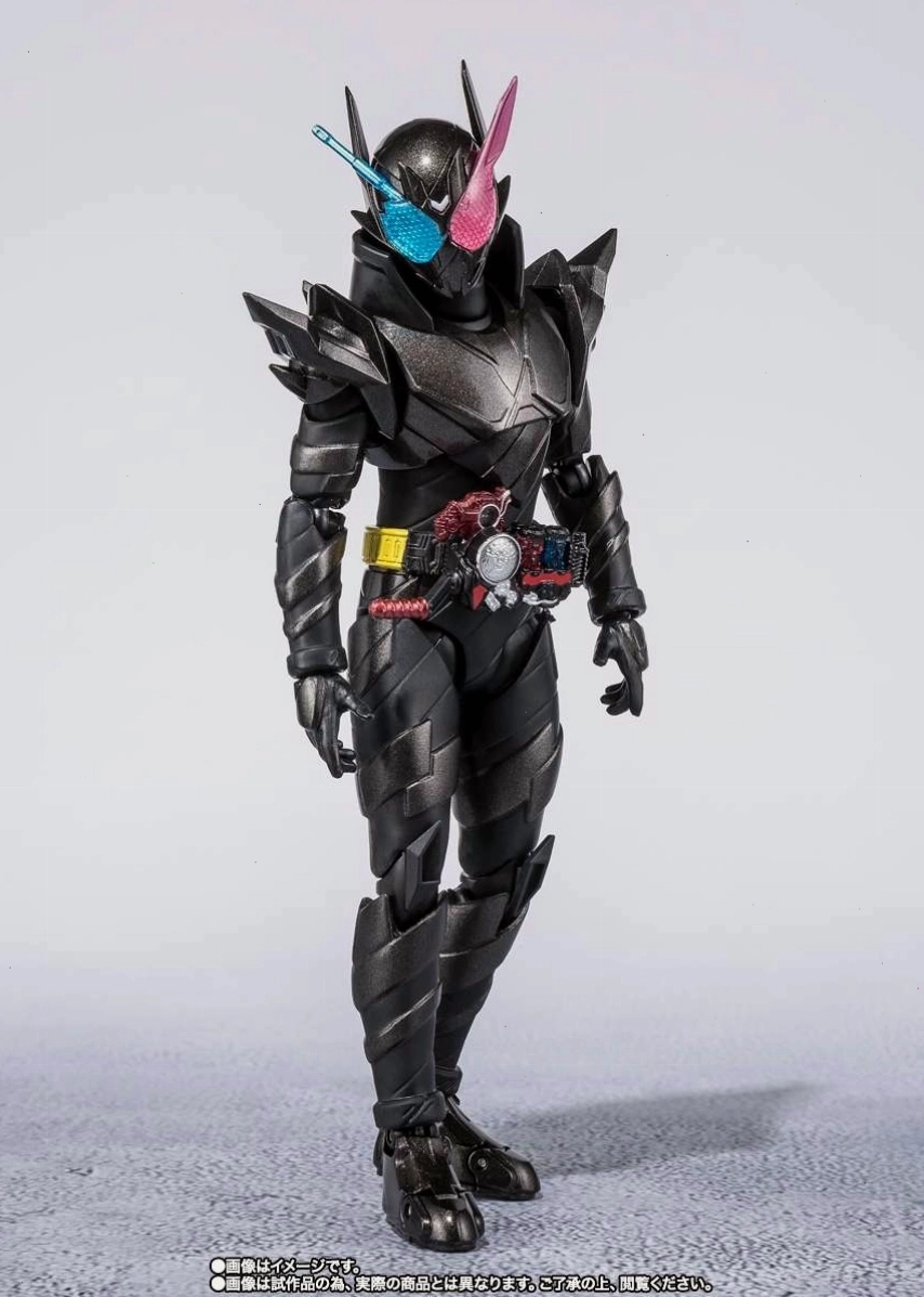 Kamen Rider Build trong dạng Rabbit Tank Hazard