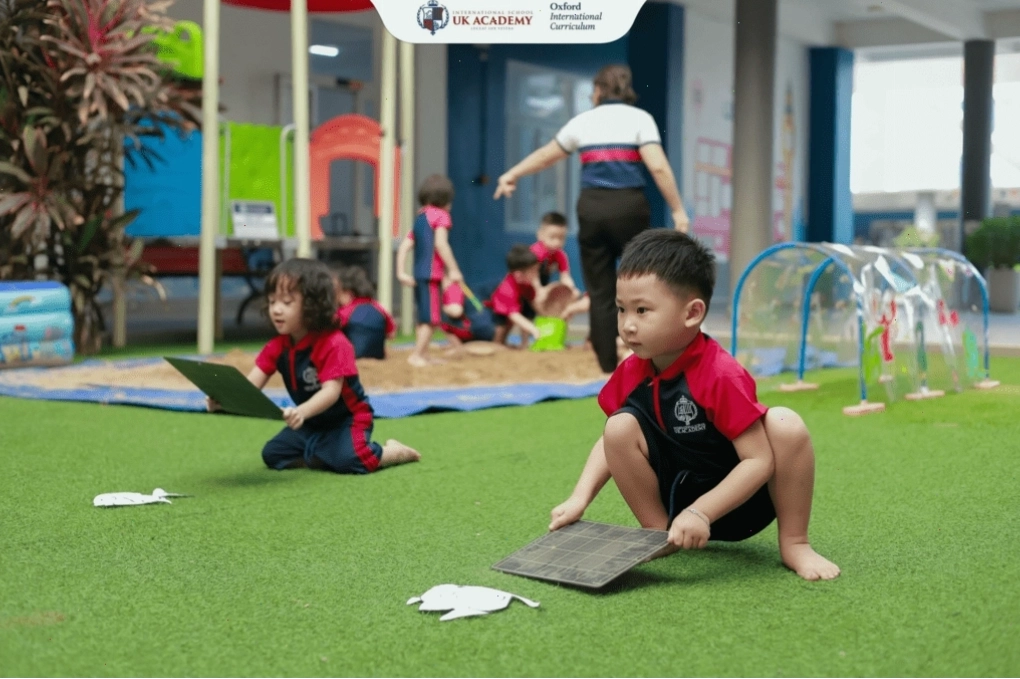Lồng ghép rất nhiều trò chơi vận động bổ ích và thú vị khác vào chương trình học của trẻ mầm non