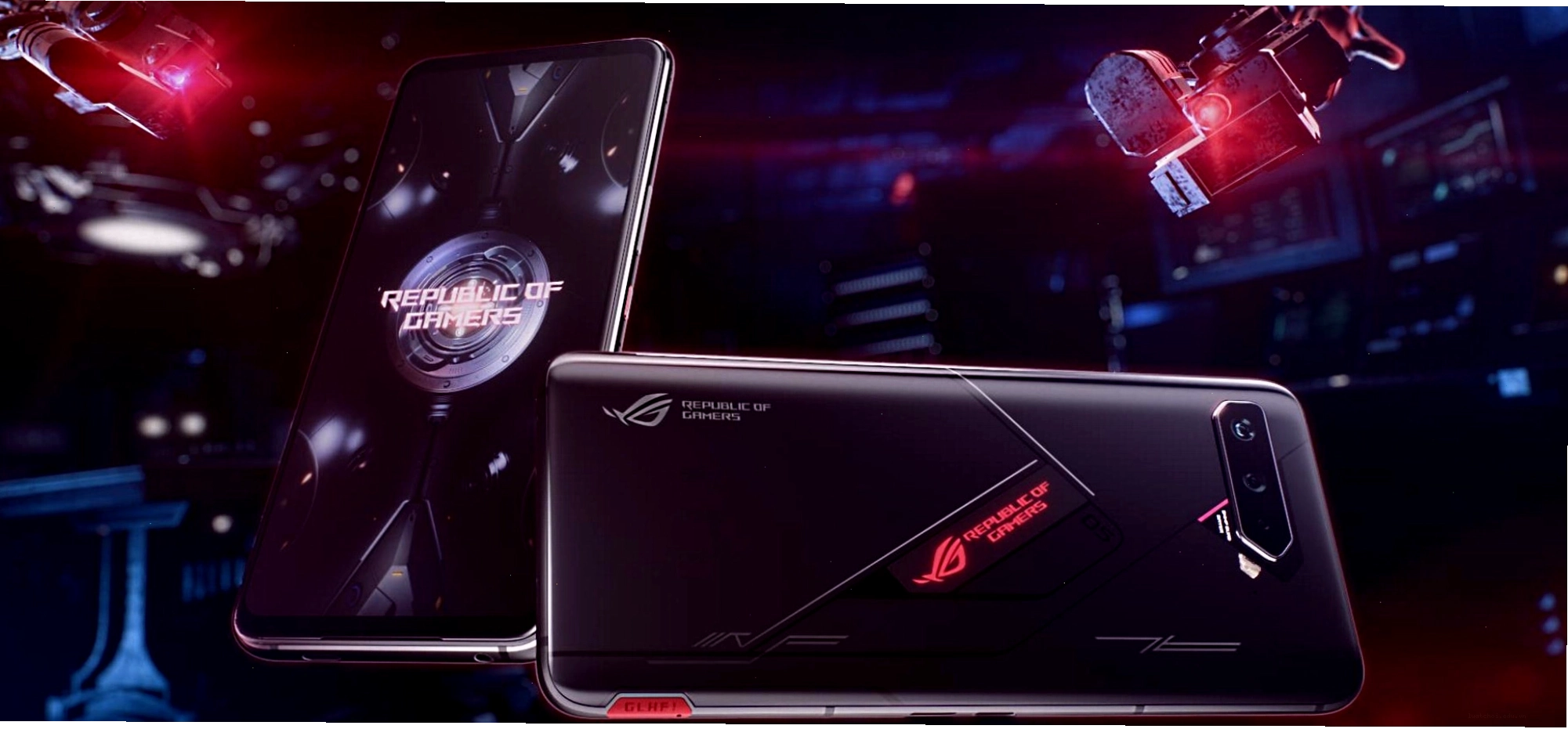 Mặt sau của Asus ROG Phone 5 với logo ROG phát sáng