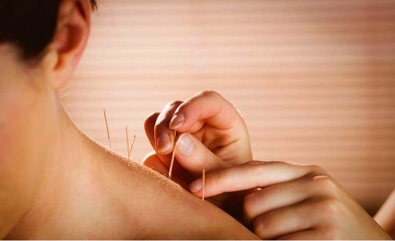 Minh họa vùng vai và cánh tay nơi huyệt Kiên Ngung tọa lạc