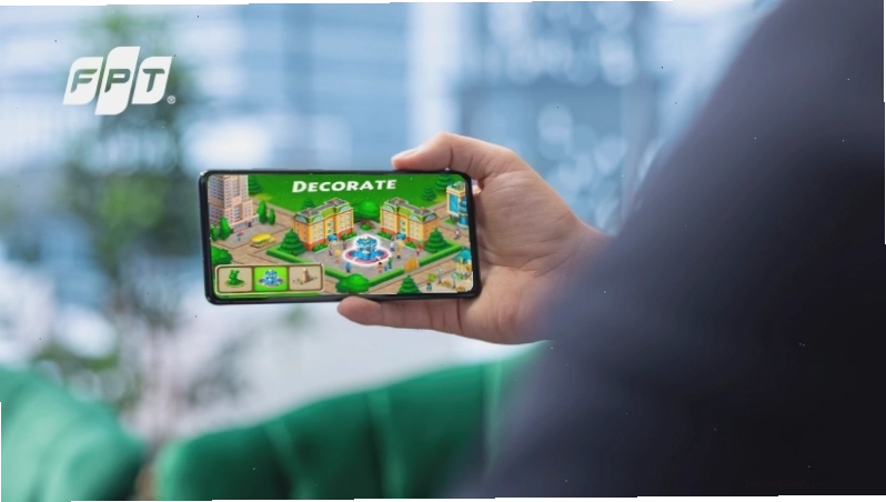 Một người chơi đang xây dựng ngôi nhà trong game mô phỏng