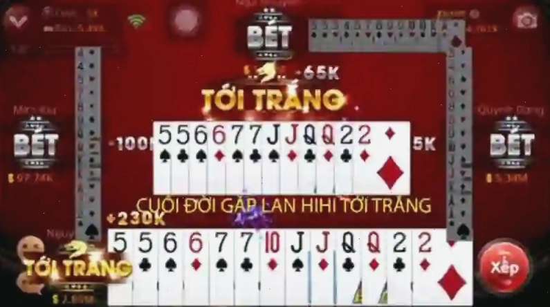Người chơi đang đánh bài Tiến Lên