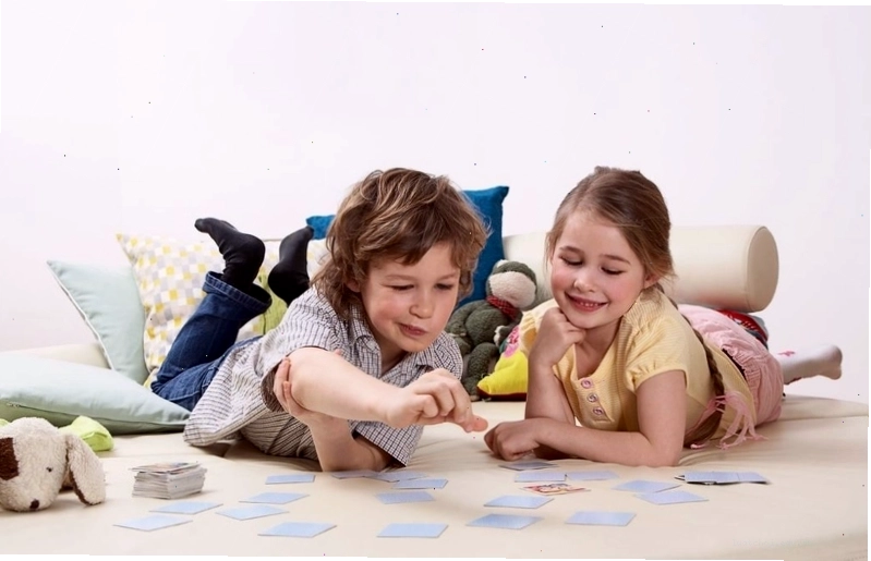 Nhiều loại trò chơi trí tuệ khác nhau được trưng bày trên màn hình