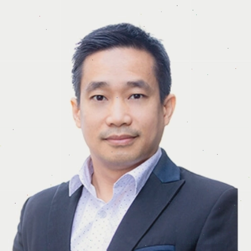 Thầy Nguyễn Trọng Tùng trong một buổi thảo luận