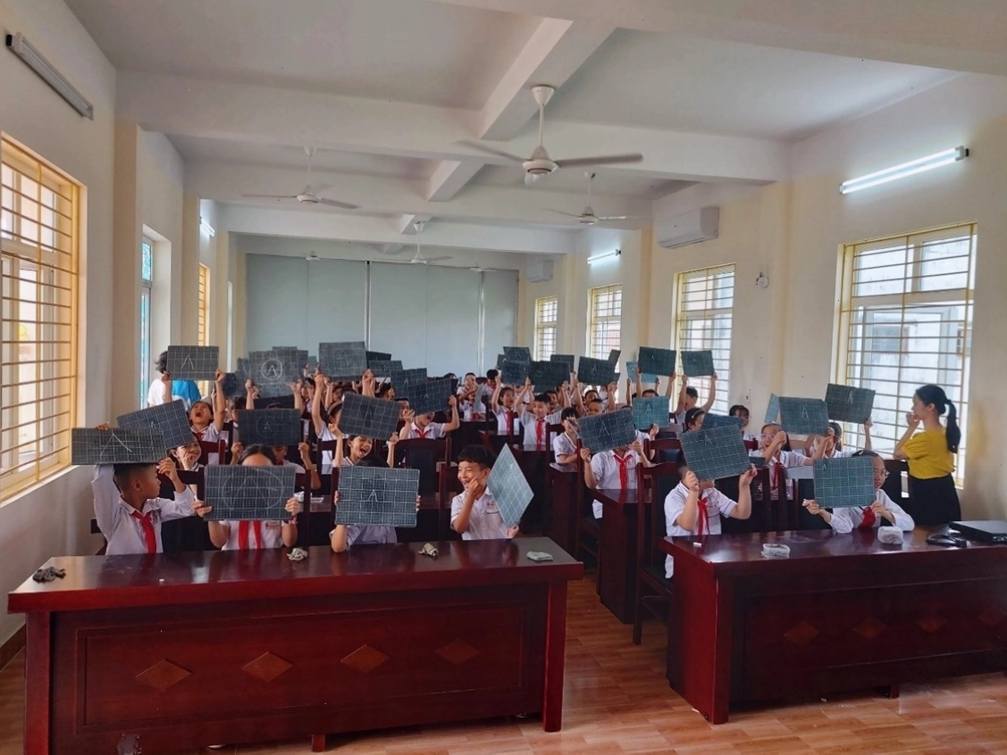 Toàn cảnh cuộc thi Rung Chuông Vàng với sự tham gia của nhiều học sinh