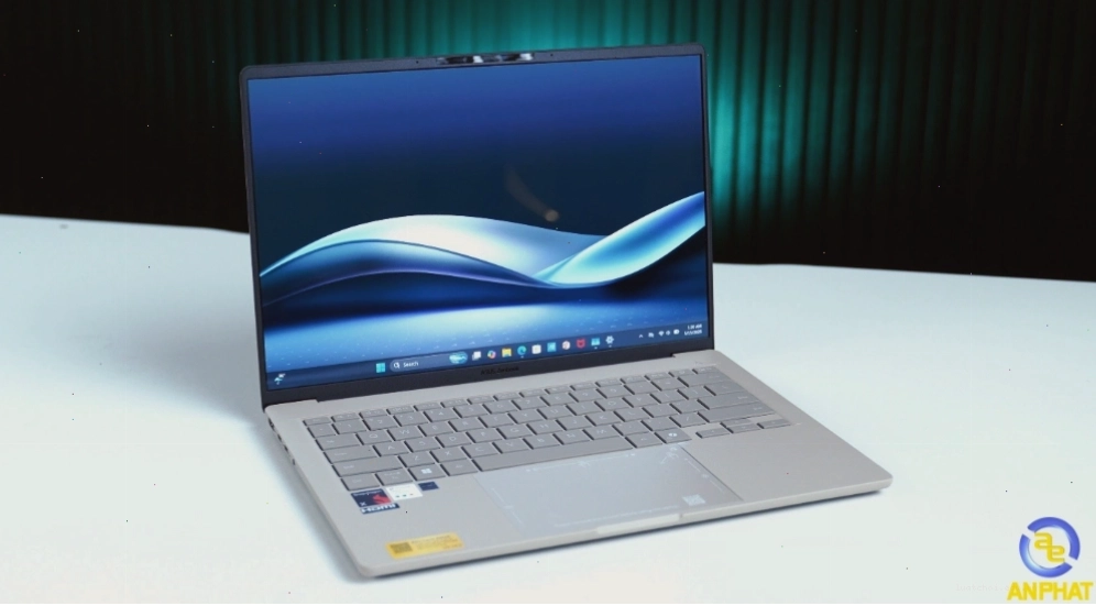 Trải nghiệm game kinh dị trên laptop Asus ZenBook nhỏ gọn