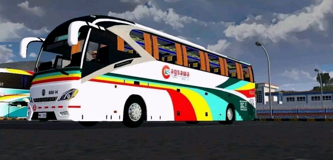 Xe khách được trang trí bằng các đường viền màu sắc