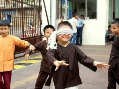 Bịt mắt bắt dê - Ký ức tuổi thơ dữ dội của thế hệ 8x và 9x