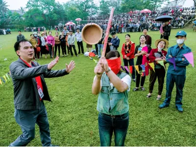 Đập niêu đất - Bí quyết định hướng chuẩn khi bị bịt mắt