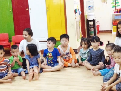 Trò chơi 'Thuyền về bến' hướng dẫn bé nhận biết màu sắc và rèn luyện phản xạ